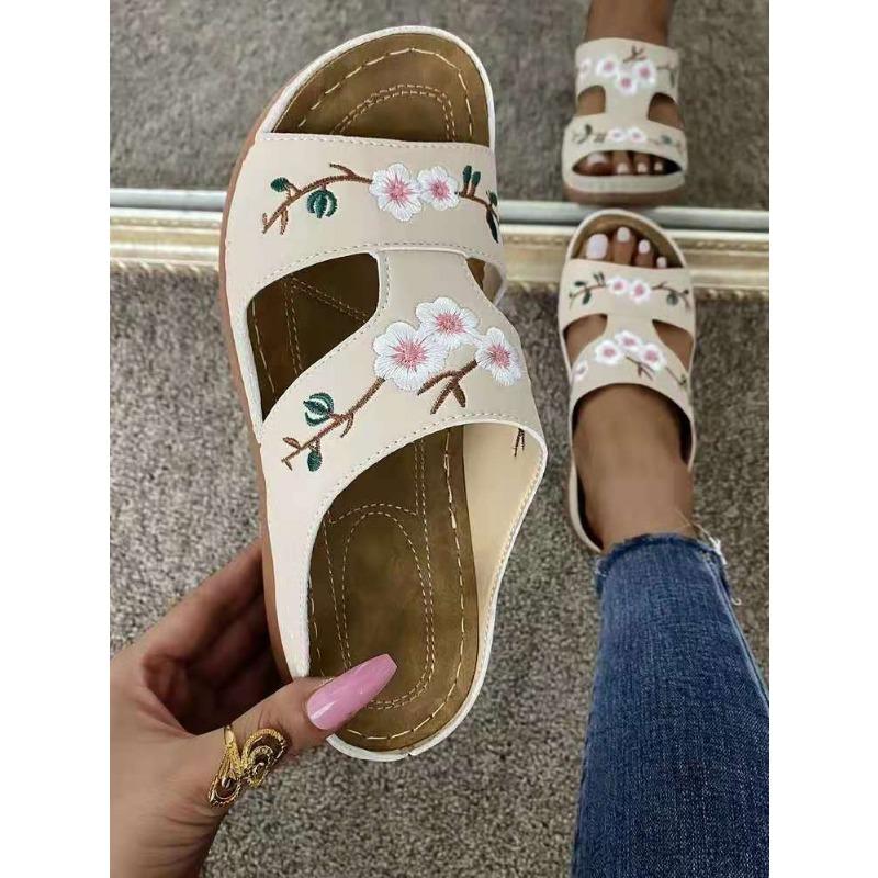 Summer new embroidered slippers women wish hollow flowers embroidered open-toed sewn wedge slippers
