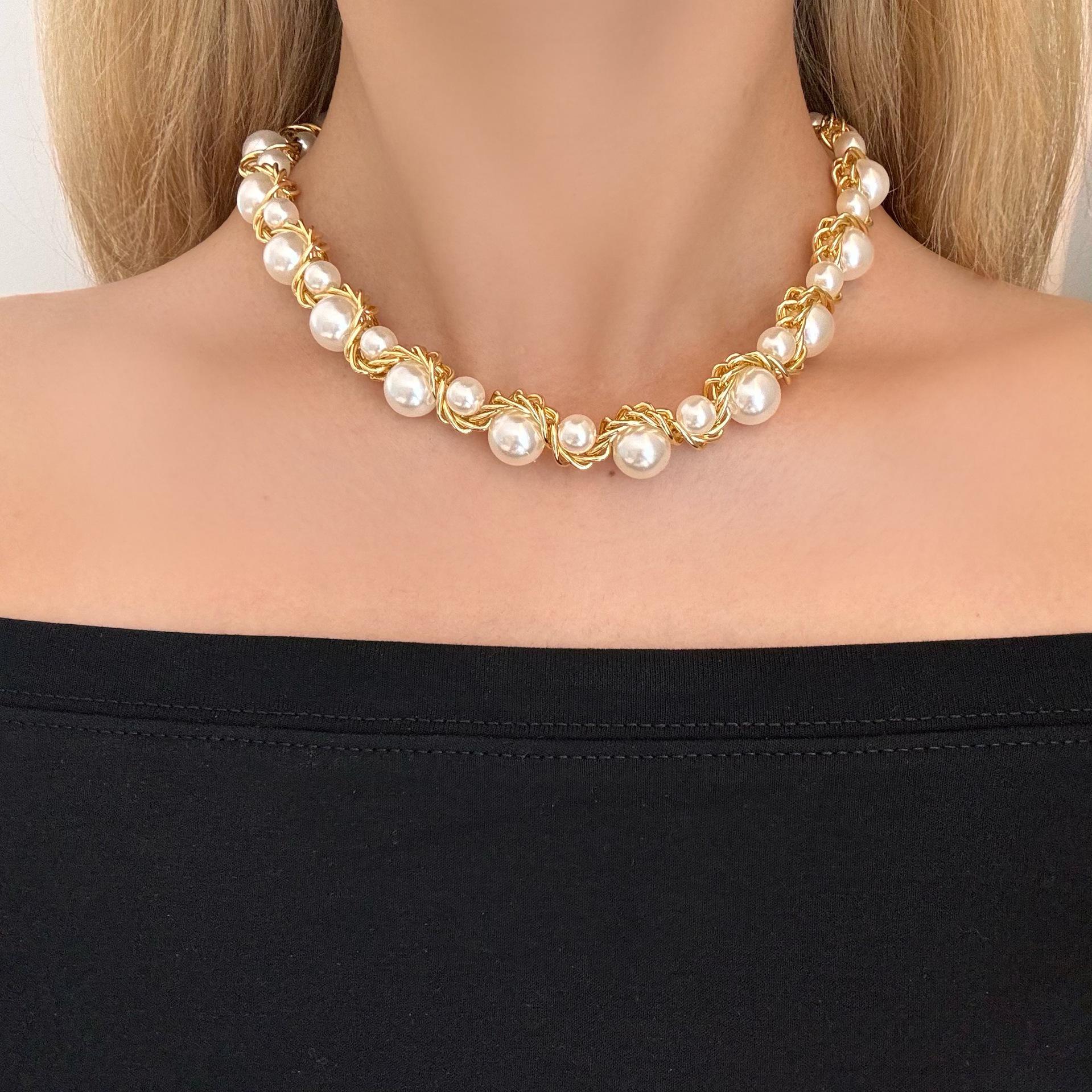 Retro Geometric Pearl and Metal Twist Chain Necklace for Women