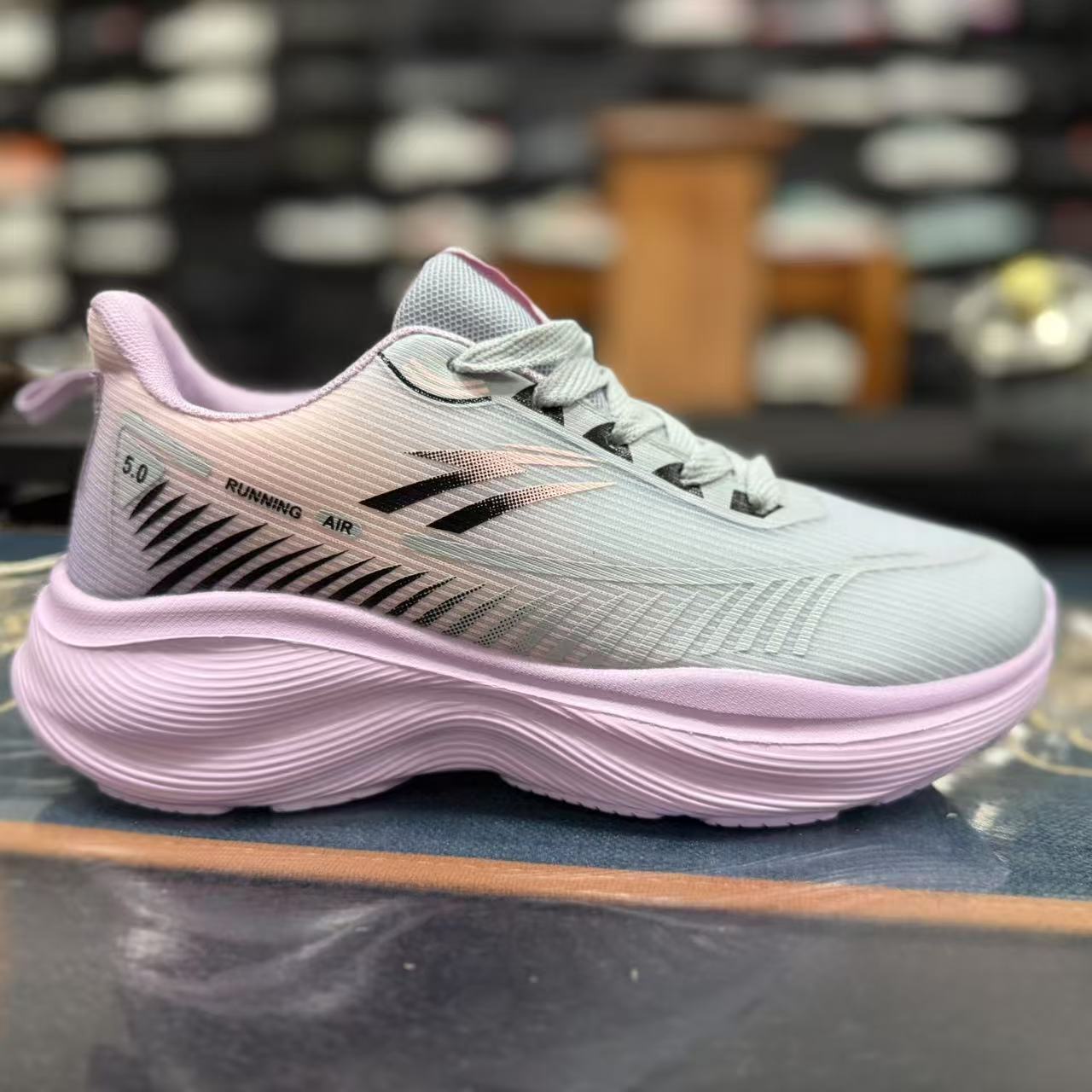 

2025 autumn new men s and women s shoes casual sports shoes fashionable versatile mesh breathable lightweight trendy running shoes 40