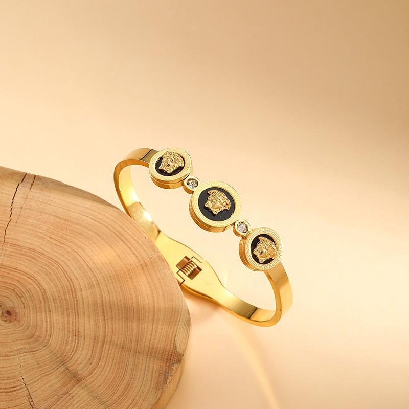 European-American Fashion Rhinestone Titanium Steel Bracelet - Non-Fading Stainless Steel, Simple Open Design.