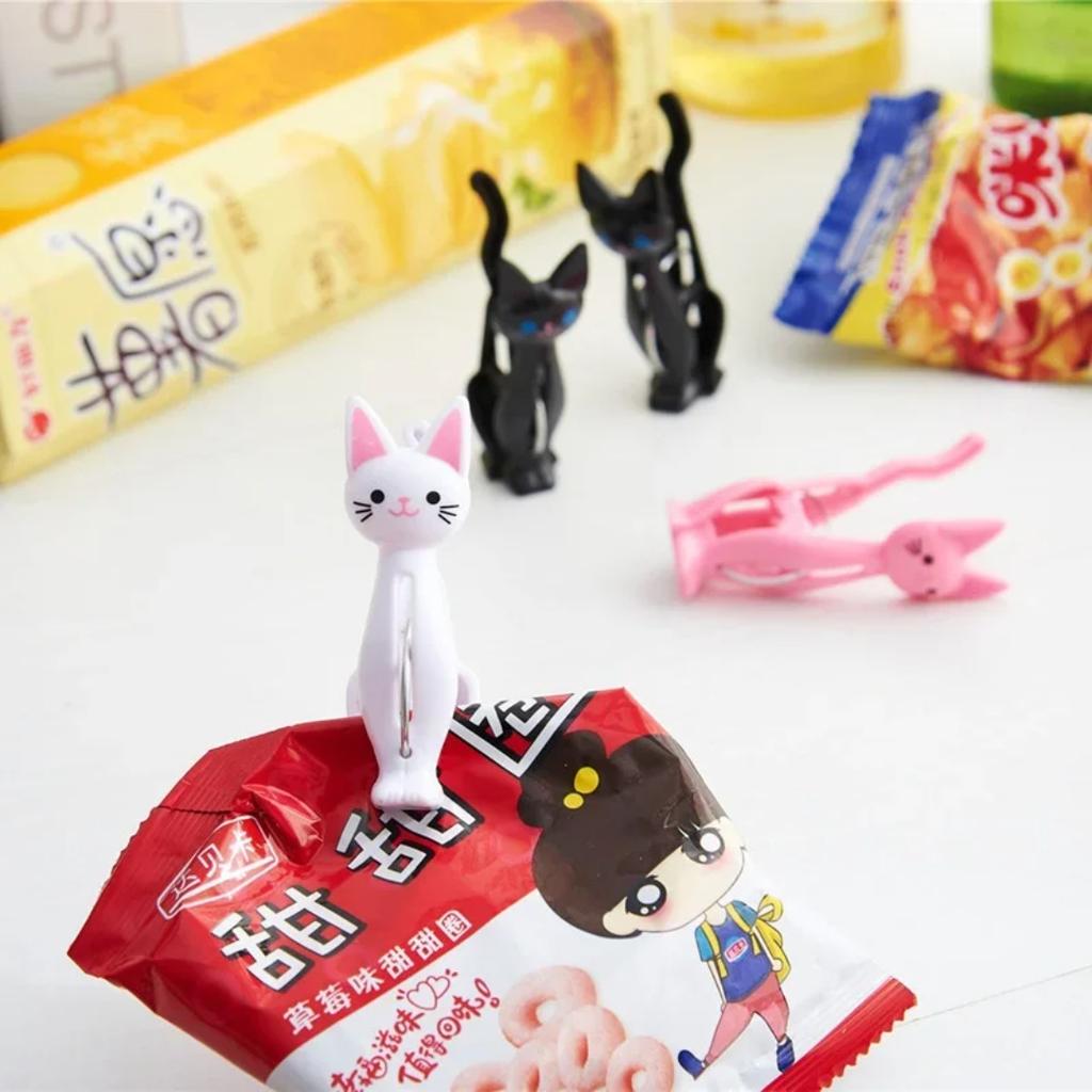 4 Pcs/set Creative Cat Cartoon Clip Bags Strong Plastic Clothes-pin Shape Socks Hanging Pegs Clamps Laundry Photo Holder