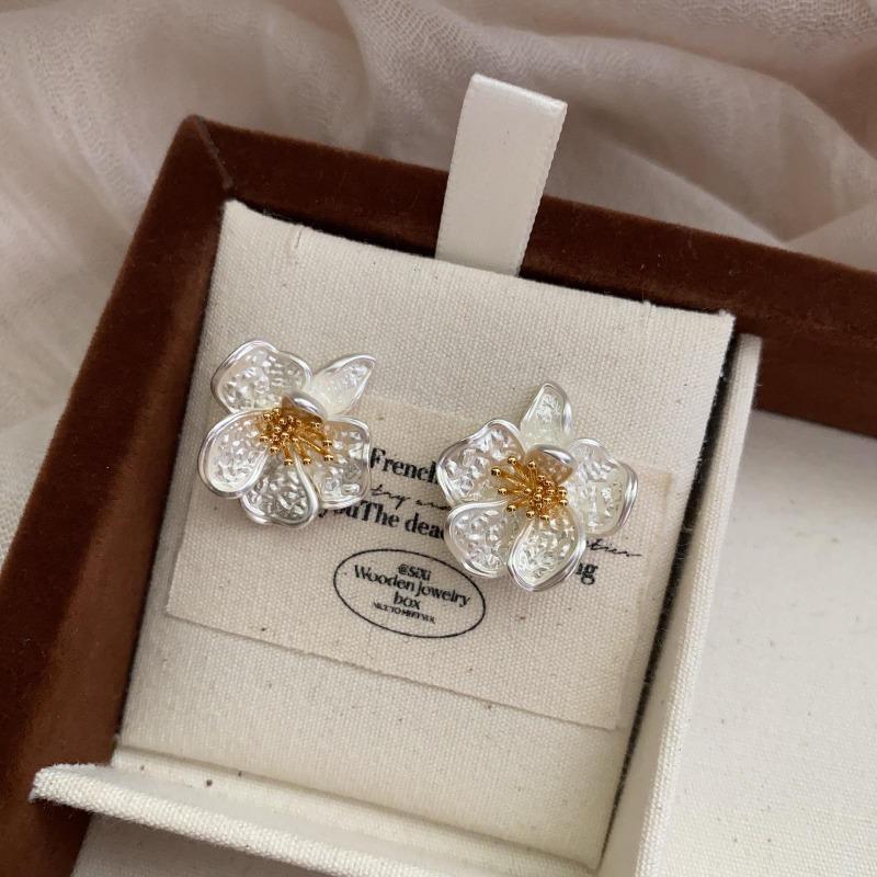 

Light Luxury French Flower Stud Earrings For Women S Niche High-End Sense, Unique Design Sense, Temperament, Ear Hole Earrings
