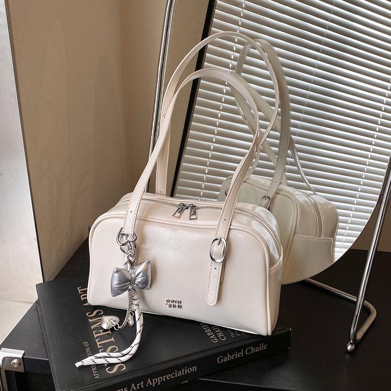 Simple and large-capacity shoulder underarm bag women's new spring and summer fashion commuter baguette bag
