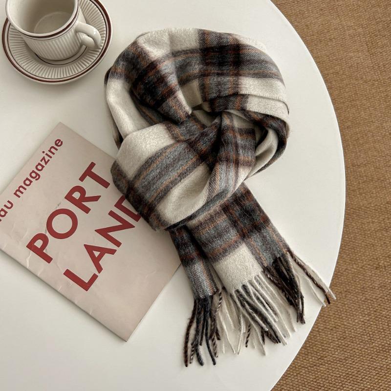 Selected 100 Small Wool Scarves Autumn and Winter Classic Plaid Scarves Unisex Warm Scarves