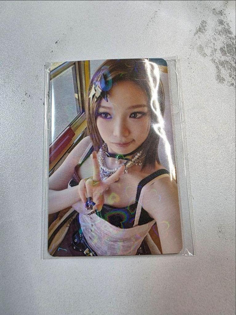 [USED] le sserafim different official trading card