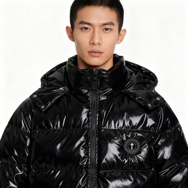 Trapstar Glänzende Schwarze PU-Lederjacke mit Abnehmbarer Kapuze - Verdickte Baumwoll-Paar-Oberbekleidung Auf Lager