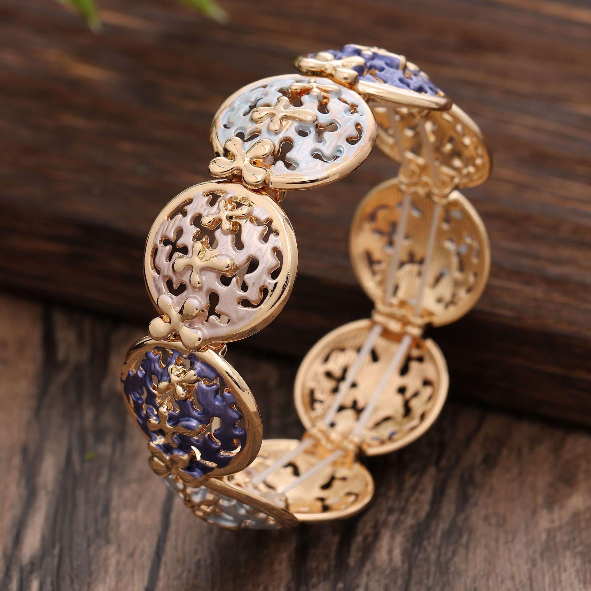 

Круглый Полый Геометрический Клевер Эластичный Браслет Модный Премиальный Женский Универсальный Браслет с Цветком