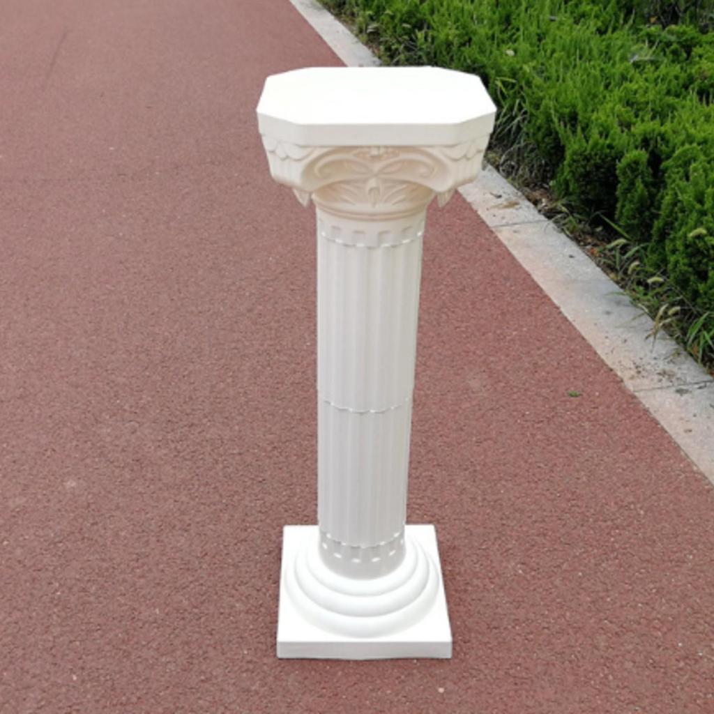 Römische Säule mit kannelierter Säulenschaft Klassischer Hochzeitsdurchgang Sockel Elegant