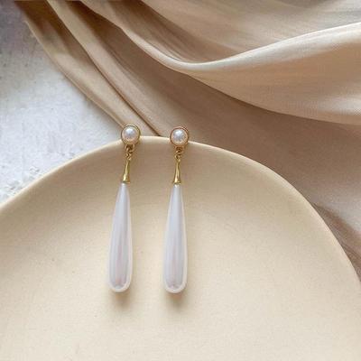 Ladies Classic Vintage Baroque Pearl Pendant Earrings Elegant Water Drop Long Earrings Trend Ladies Jewelry