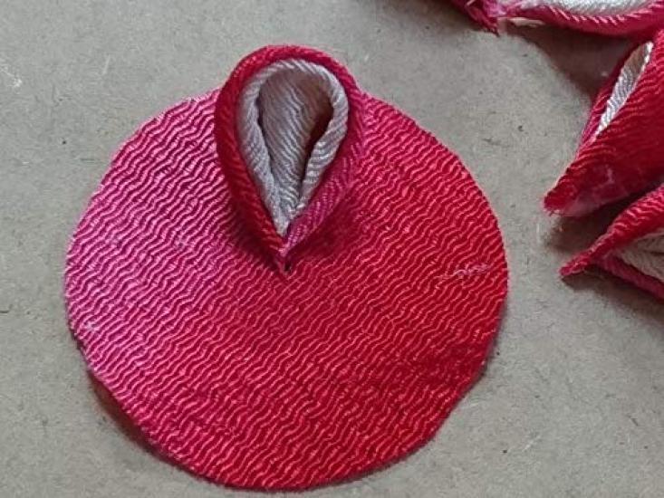 Red flower safflower wisteria tsumami zaiku craft kit hairpin, two-flower hanging,