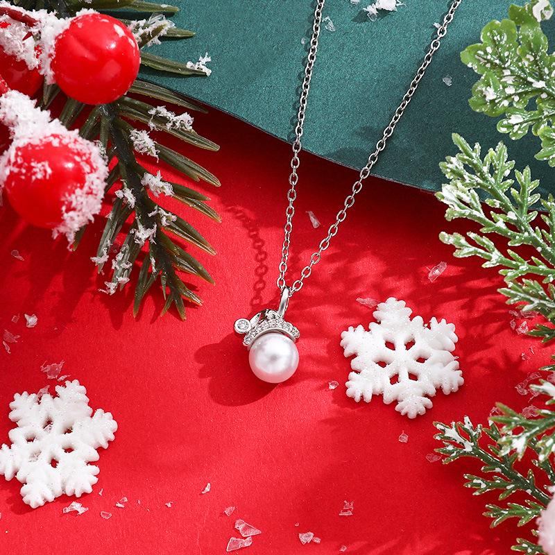 Pearl Santa Hat Titanium Steel Necklace - Women's Clavicle Chain, Non-Fading, European & American Style Christmas Fashion Accessory.