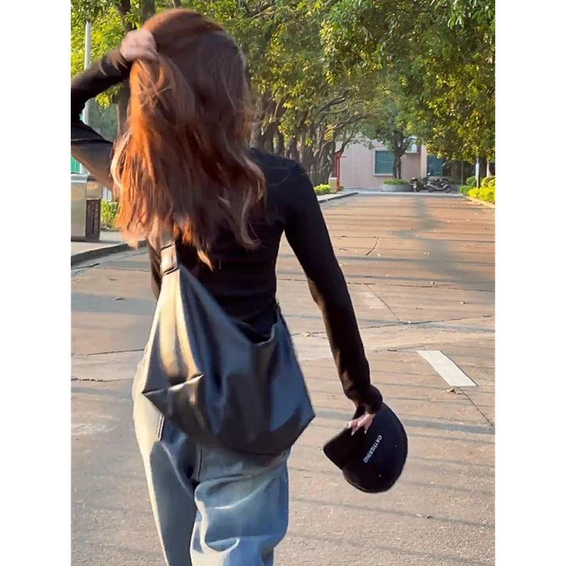 

Bag Women s Fancy Tote Bag 2024 New Arrival Soft Surface Large Capacity Shoulder Class Commuter Bag Niche Style Messenger Bag Black