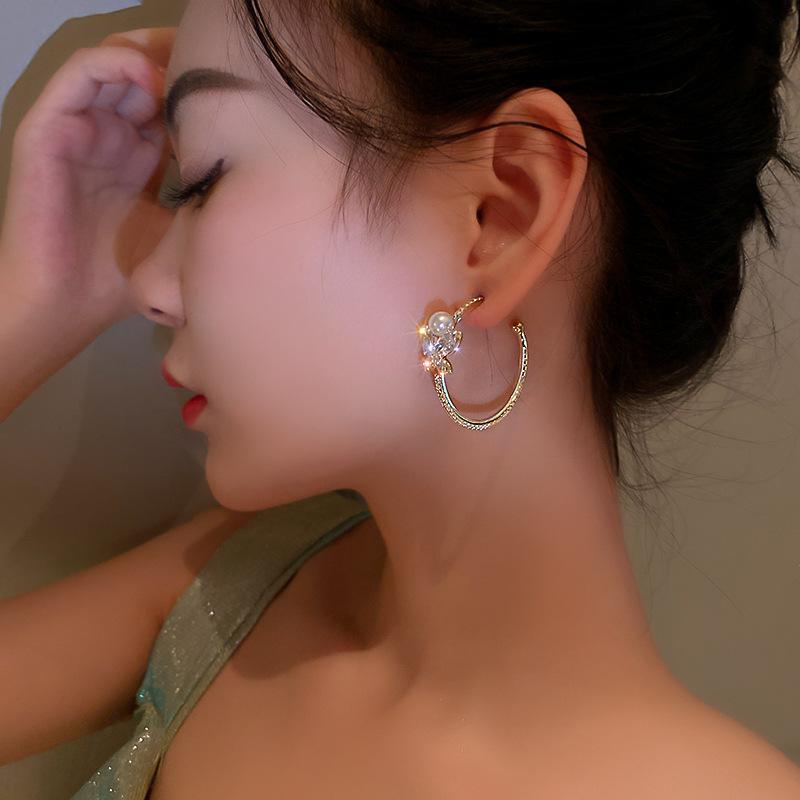 Golden Inlaid Zircon Butterfly Pearl Earrings Personality Fashion Shining Earrings Wedding Jewelry Birthday Gifts