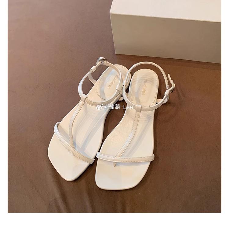 Grape Mother of the Same Style, Fashionable Diagonal Cut Square T-shaped with Toes Versatile Leather Flat Sandals Women's New Summer Models