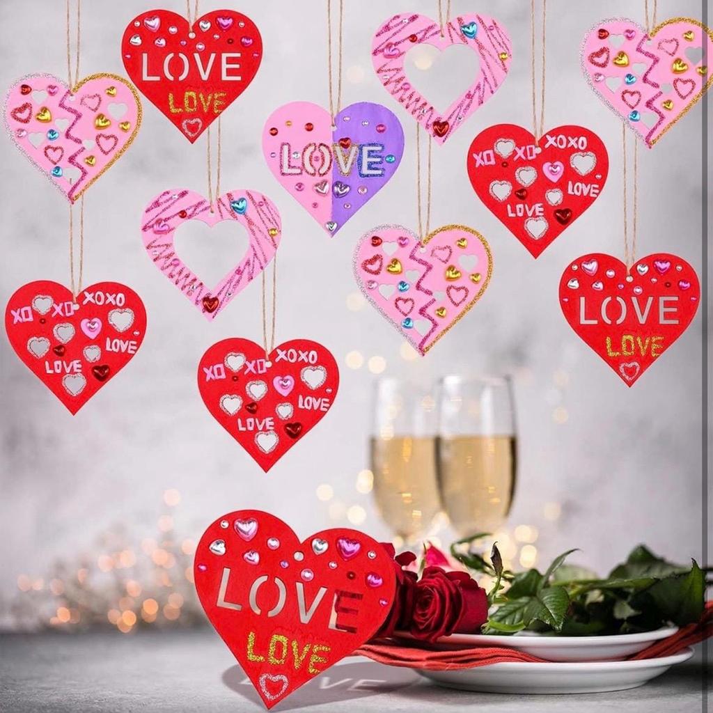 32 Wooden Heart-shaped Handicrafts, Valentine's Day Heart-shaped DIY Adult Handicrafts, Class Gifts, Party Decorations.