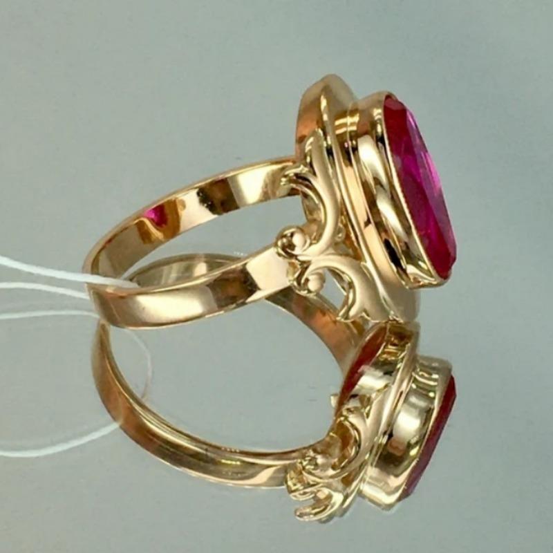 Vintage Gorgeous Inlaid Oval Synthetic Ruby Golden Plated Ring for Women Elegant Temperament Banquet Festival Jewelry Accessory