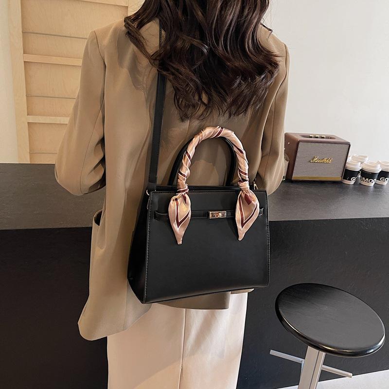 

Модная сумка нишевая новая женская сумка сумка-мессенджер красная свадебная сумка для невесты осенне-зимняя сумка-тоут для мамы 28*11*21 чёрный