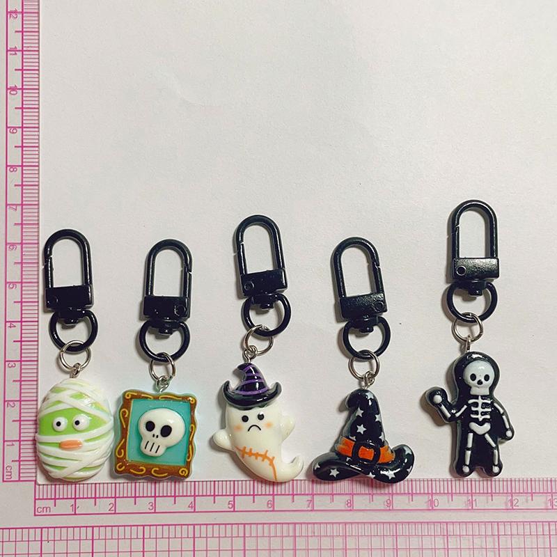 

Мультфильм Хэллоуин Скрещенные кости Элемент Брелок Вешалка Подвеска Аксессуары Для Девочек Подарки Чехол Для Наушников as the picture