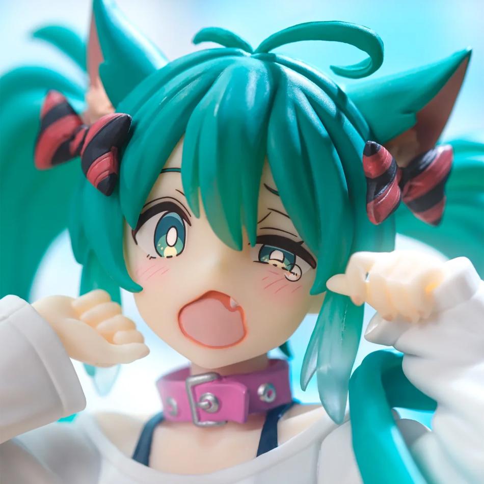 Hatsune Miku Model Anime Girl Figures Cat Ear Sitting Posture Short Sleeved Pajamas Figurines Car Decoration Doll Kids Toy Gifts