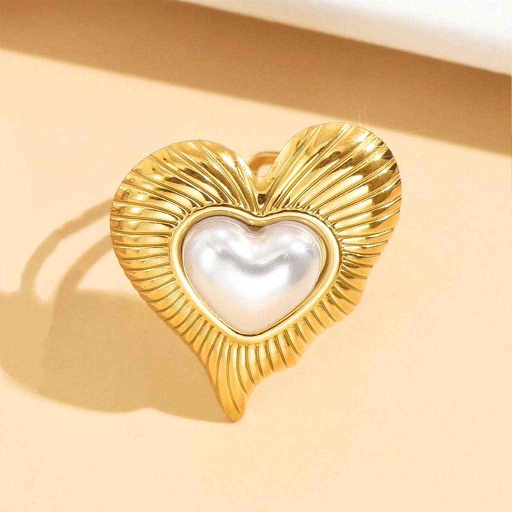 French Heart Pearl Ring: Romantic Stainless Steel with 18K Gold Plating - Fashionable Women's Jewelry 
