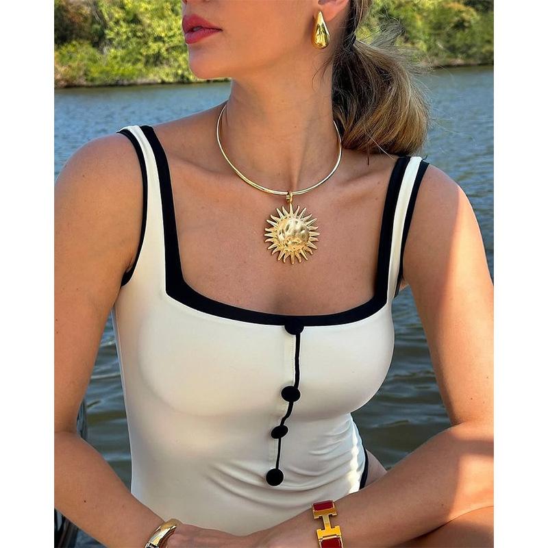 Black and white simple ins style high-end swimsuit women's small fragrant style button decoration 1011 new one-piece swimsuit