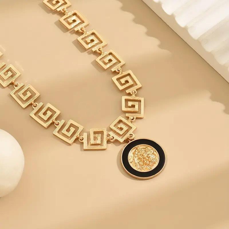 

2025 Подвеска-аватар черного человека, ожерелье-лабиринт, нишевый тренд, стиль ретро-дворца имбирный