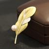 New High-end Gold and Silver Two-color Brushed Craft Feather Brooch Temperament Natural Fritillary Pearl Pin Anti-light