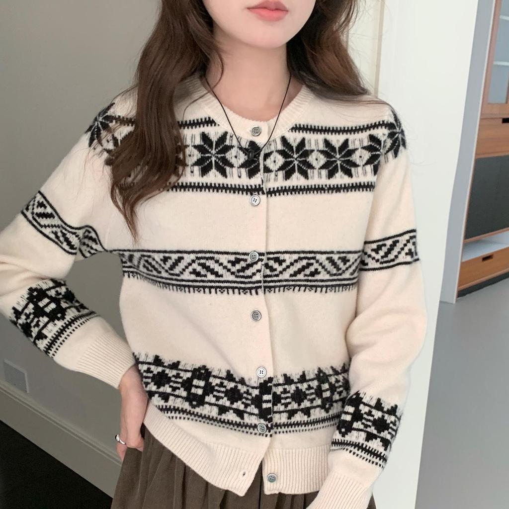 2026 Retro Snowflake Jacquard Loose-Fit Autumn Cardigan Sweater for Women