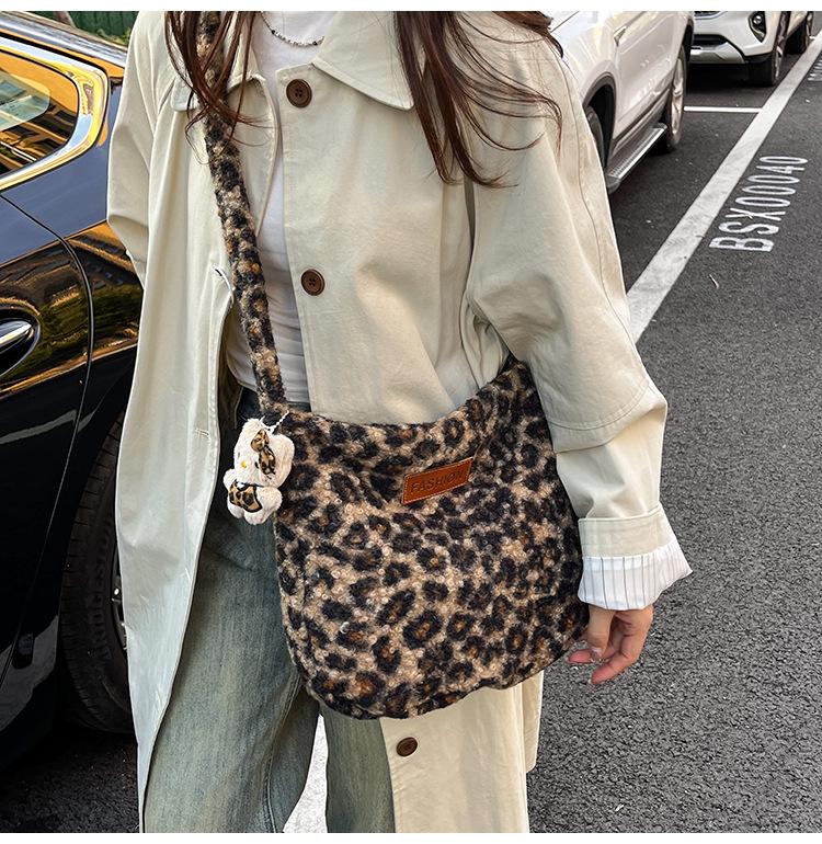 Autumn/Winter 2025 Korean Style Leopard Print Plush Tote Bag - Versatile Shoulder & Crossbody for Women