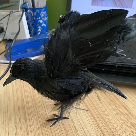 Crow Prop Ručně vyráběný Raven Shape Černý stojan Fly Crows Prop pro venkovní použití