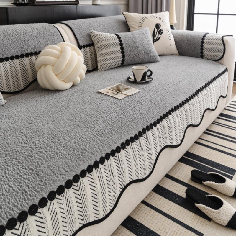 1Pcs Autumn And Winter Thick Sofa Mat Comfortable Soft Wear-Resistant Irregular Shaped Lamb Velvet Anti Slip Furniture Protector