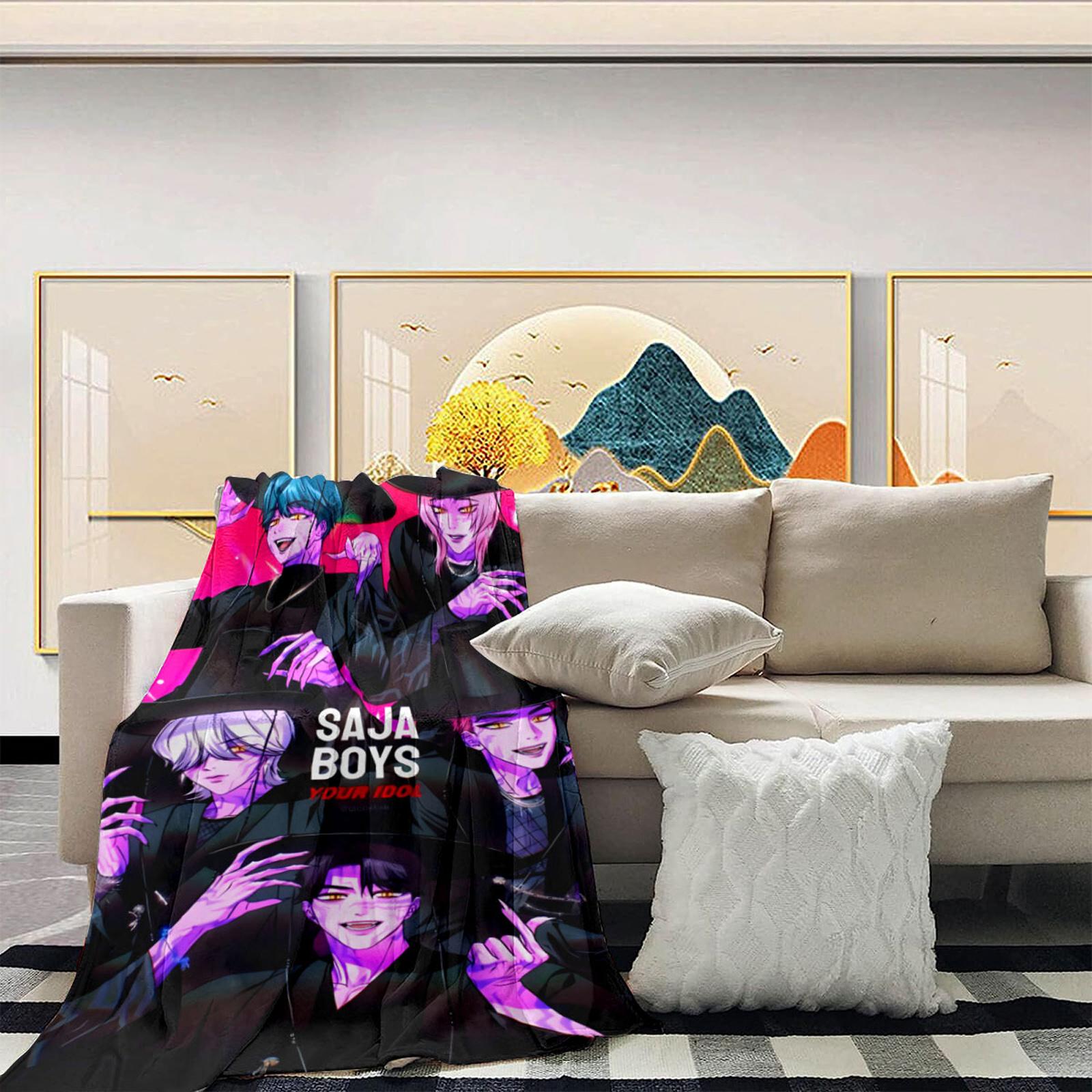 

Этот уютный плед украшен принтом «И» и «», вдохновленным девушками-ведьмачками, демонстрирующим персонажей в действии. One Size