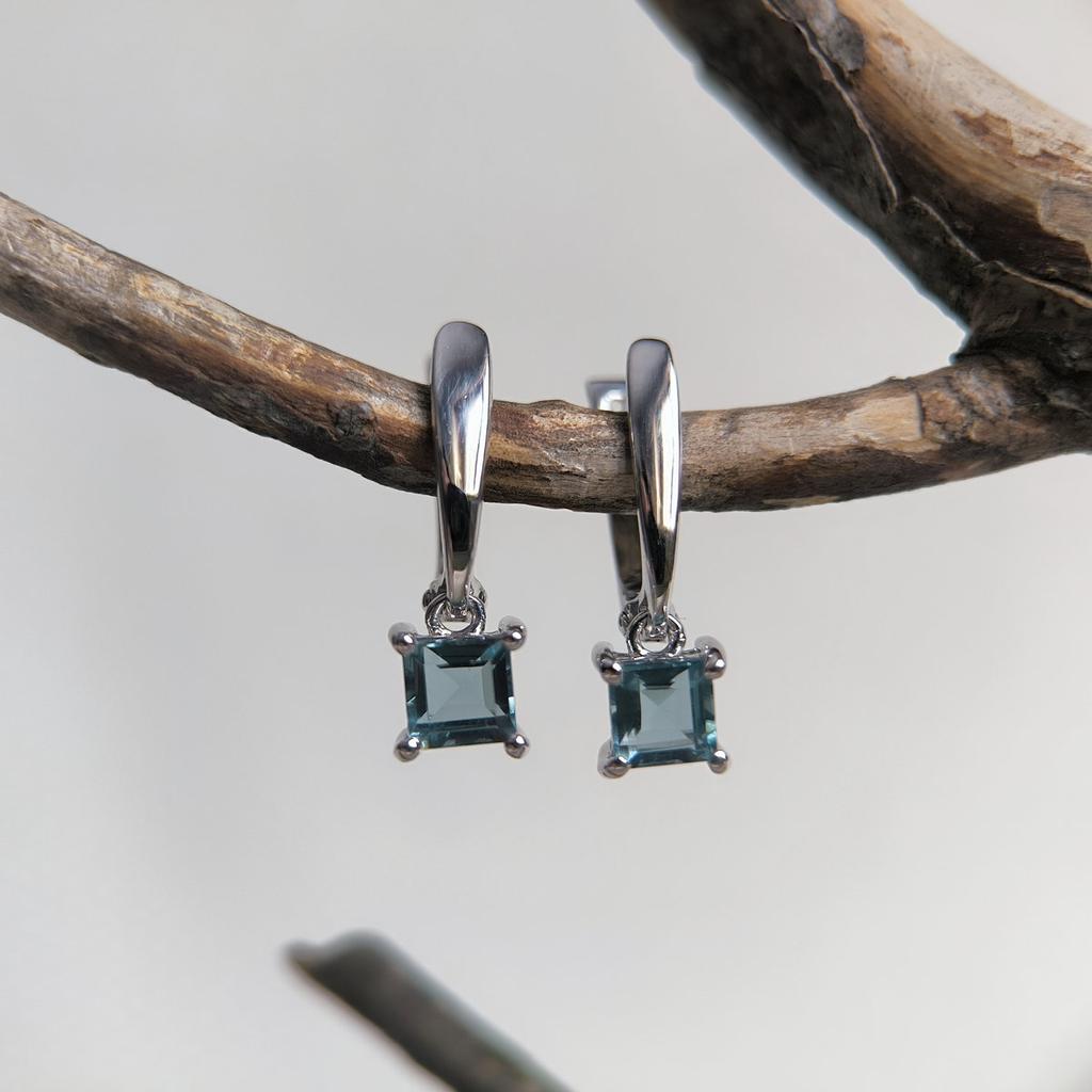 Серебряные серьги с топазом Лондон Блю 1.267ct (2204527)