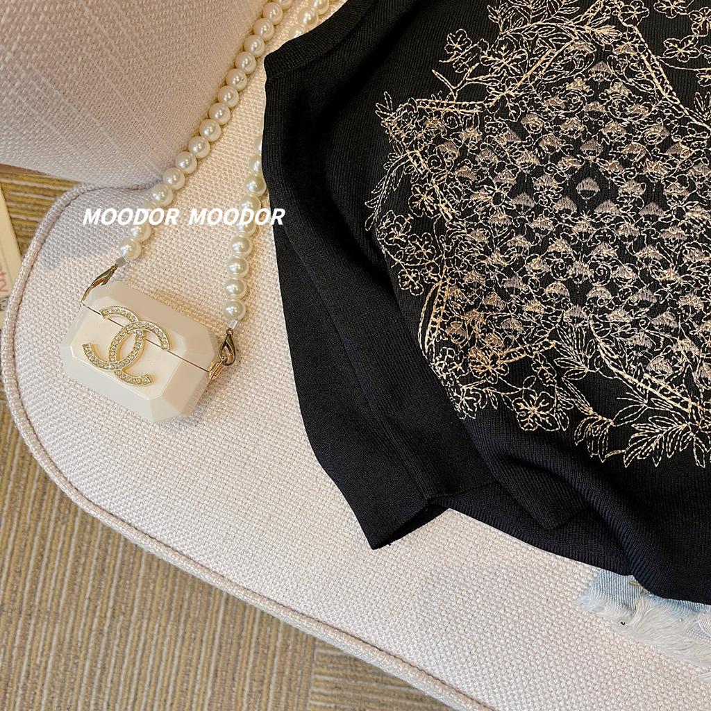French Retro White Sleeveless Knitted Vest for Women In Summer Embroidery Outside with High-end and Pure Erotic Top