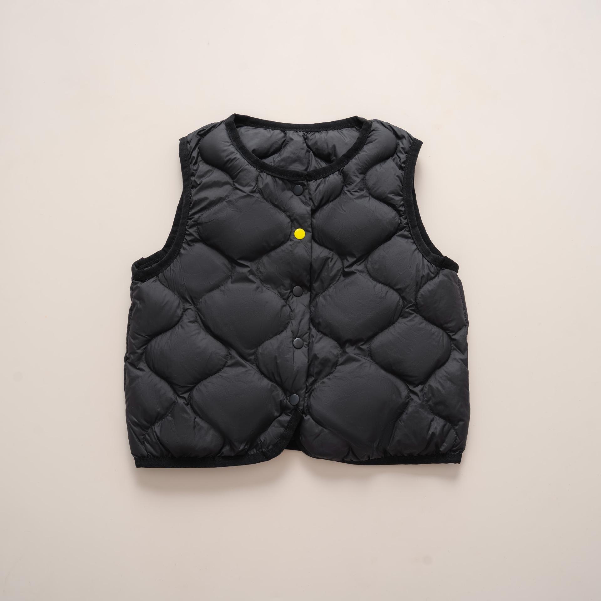 

Children s Lightweight Collarless Down Vest - Warm and Sleeveless, Short Style for Autumn 150 cm чорний