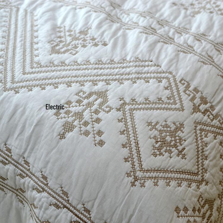 Pure Cotton White Embroidered Three-Piece Bedding Set: Bedspread, Bed Sheet, Quilted Air Conditioning Blanket.