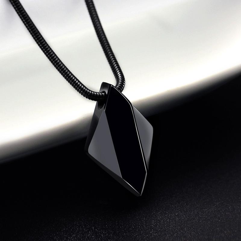 

Вольфрамовое золото Унисекс Ожерелье из титановой стали с гравируемой подвеской