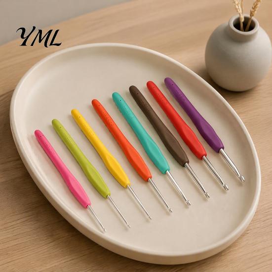 Portable Storage Case for Yarn Crafts Colorful Crochet Hooks Set, 9Pcs Multi?Size Needles, Ergonomic Pain Free Crafting Hooks, Knitting Tools