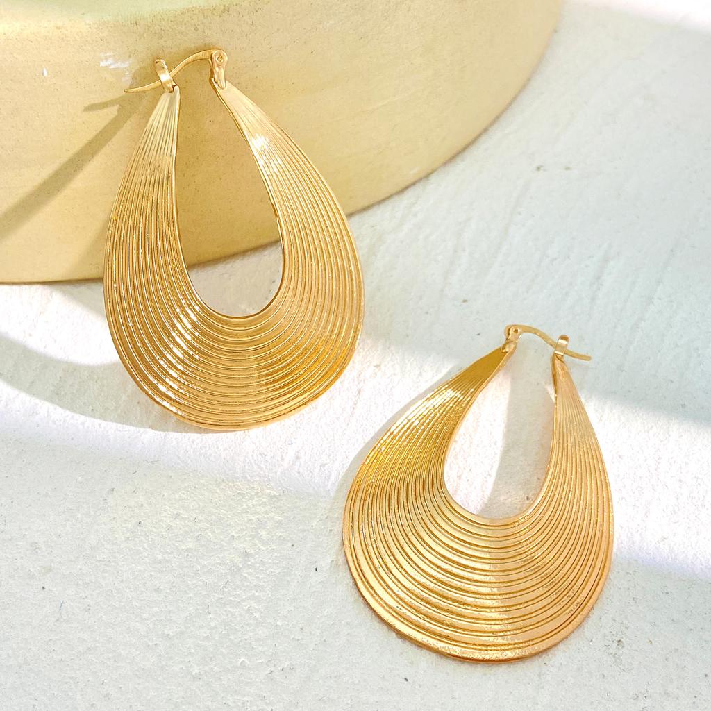High-quality 2026 Jewelry, Niche Design, Personalized Earrings, Exaggerated Retro Geometric Curved Striped Water Drop Stud Earrings