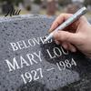 Outdoor Memorial Marker Tombstone Pen with Precision Tip Waterproof Fade-Resistant Fast-Drying Monument Lettering UV Resistant for Inscriptions