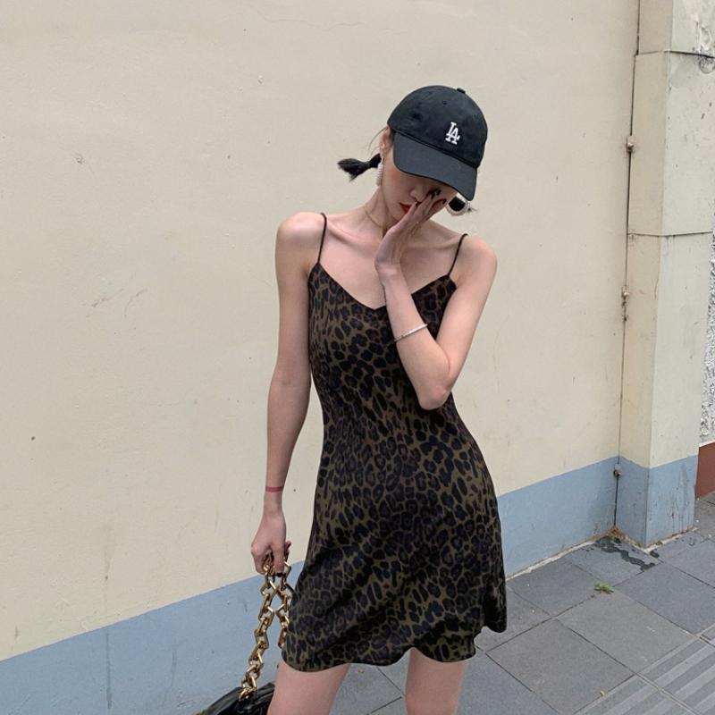 Women's Leopard Print Thin-strap Mini Dress Thin Strap V Neck Bodycon Dress Fitted Short One Piece Dress Suitable for Streetwear and Nighttime Outings