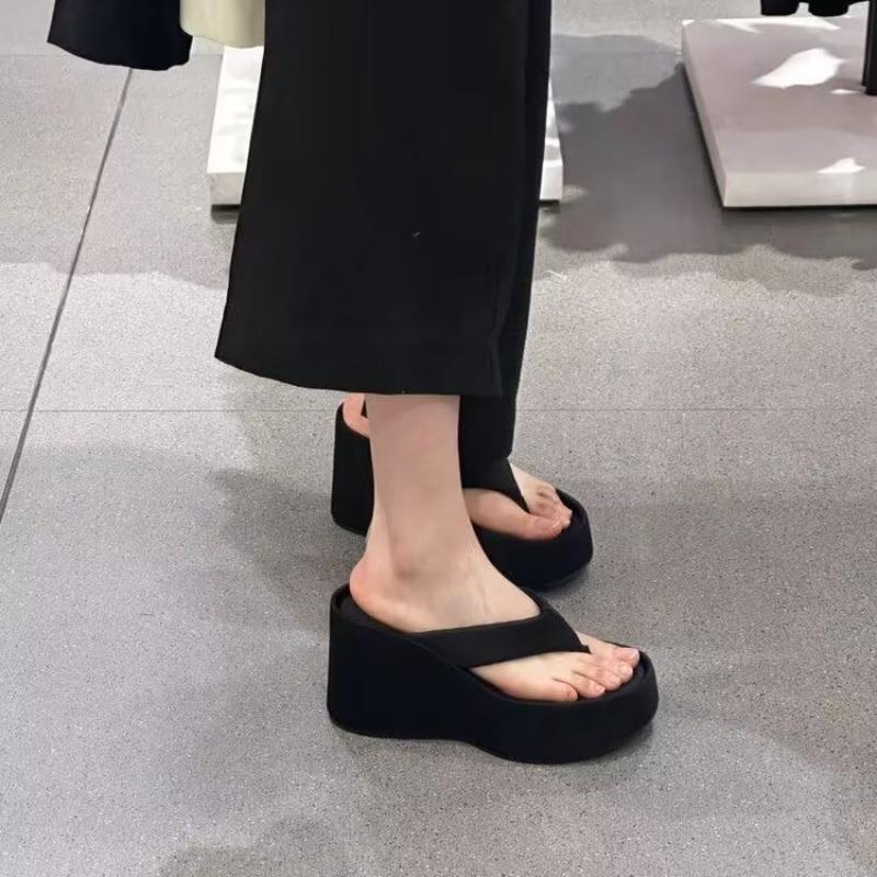 Thick-soled slippers for women's summer wear, new style, beautiful with skirt herringbone fashion, black sandals