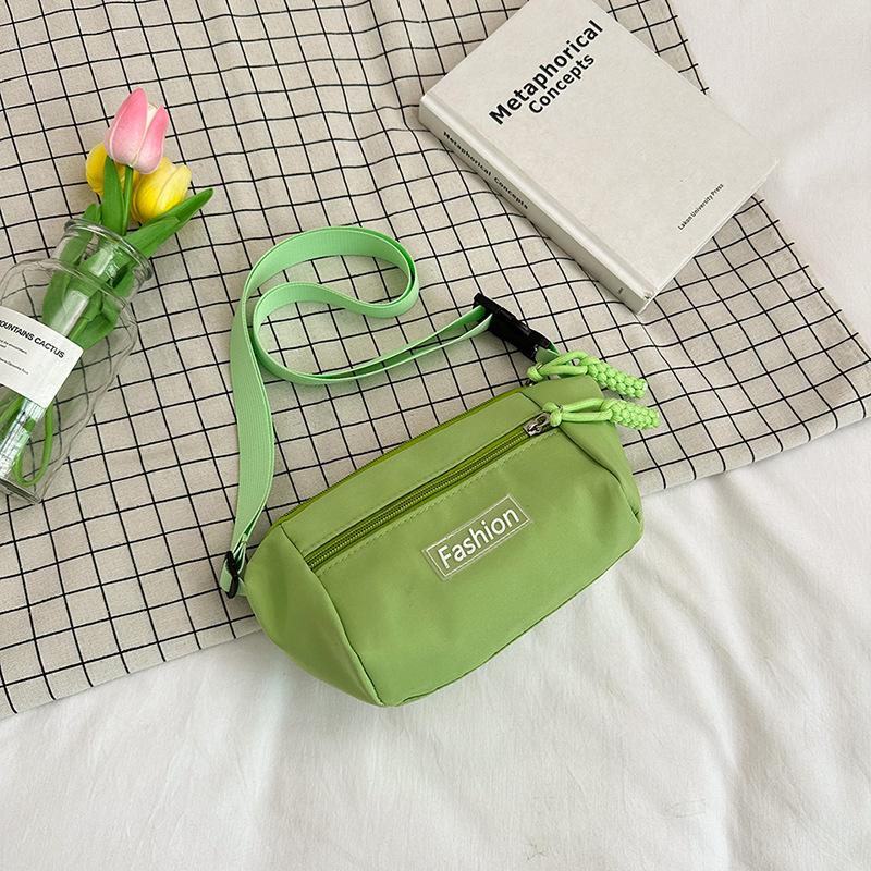 

Casual fashion underarm bag niche design messenger bag women s 2024 spring new fashion simple portable shoulder bag зелений