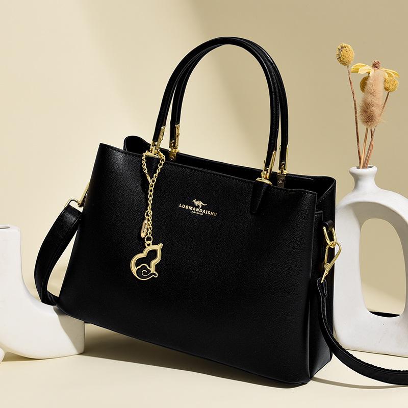 This Large-capacity Handbag for Ladies Can Be Carried Over One Shoulder or Crossbody Casually