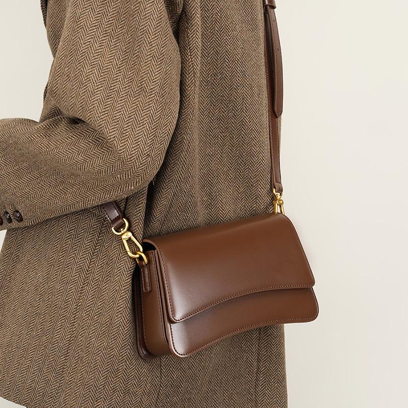 2025 Versatile Cowhide Crossbody Baguette: High-End Women's Shoulder and Underarm Bag