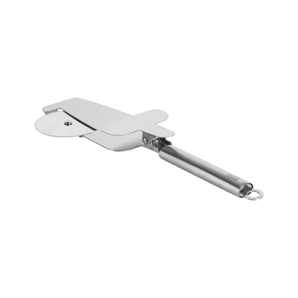 Pizza cutter with a cutting disc with edge-cutting teeth and a spatula with a Teesa clamp