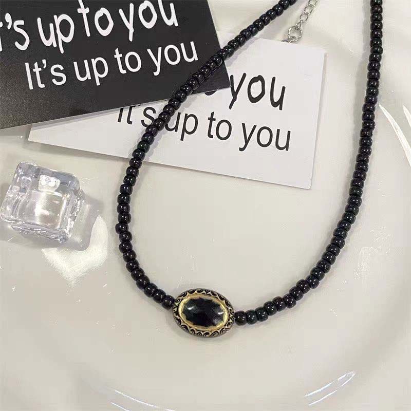 Vintage Black Beaded Necklaces for Women Fashion Geometric Oval Pendant Clavicle Chain Necklaces Aesthetic Jewelry Accessories