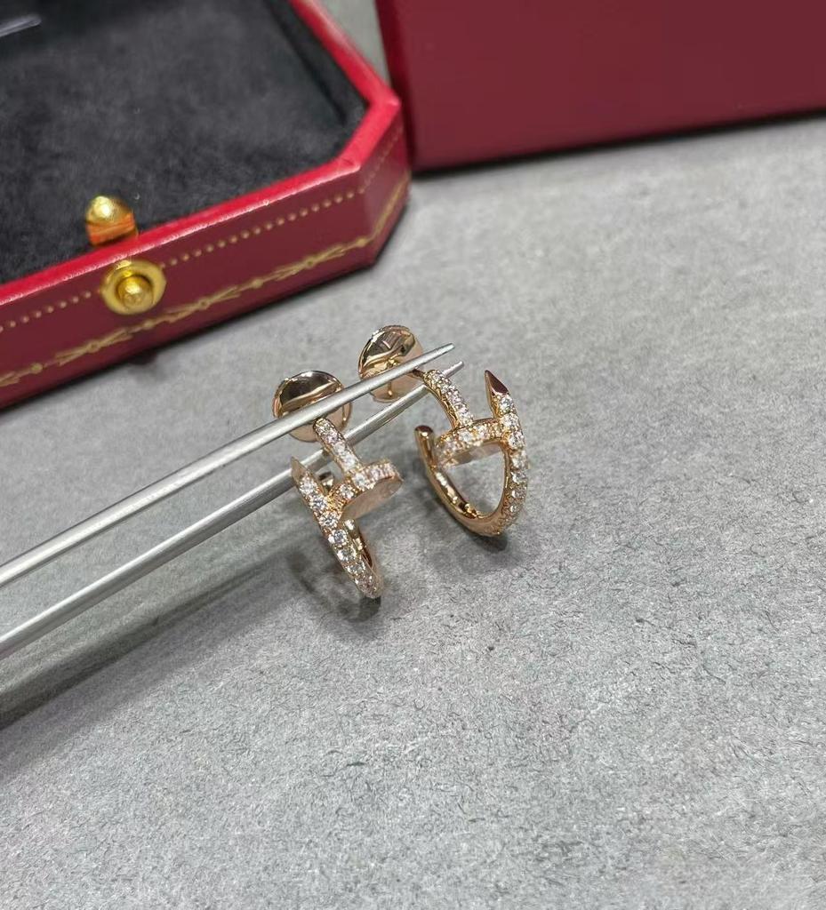 Pendientes de Aro con Tachuela para Uñas de Oro de 18 Quilates para Mujer - Diseño Elegante, Versátil y de Moda