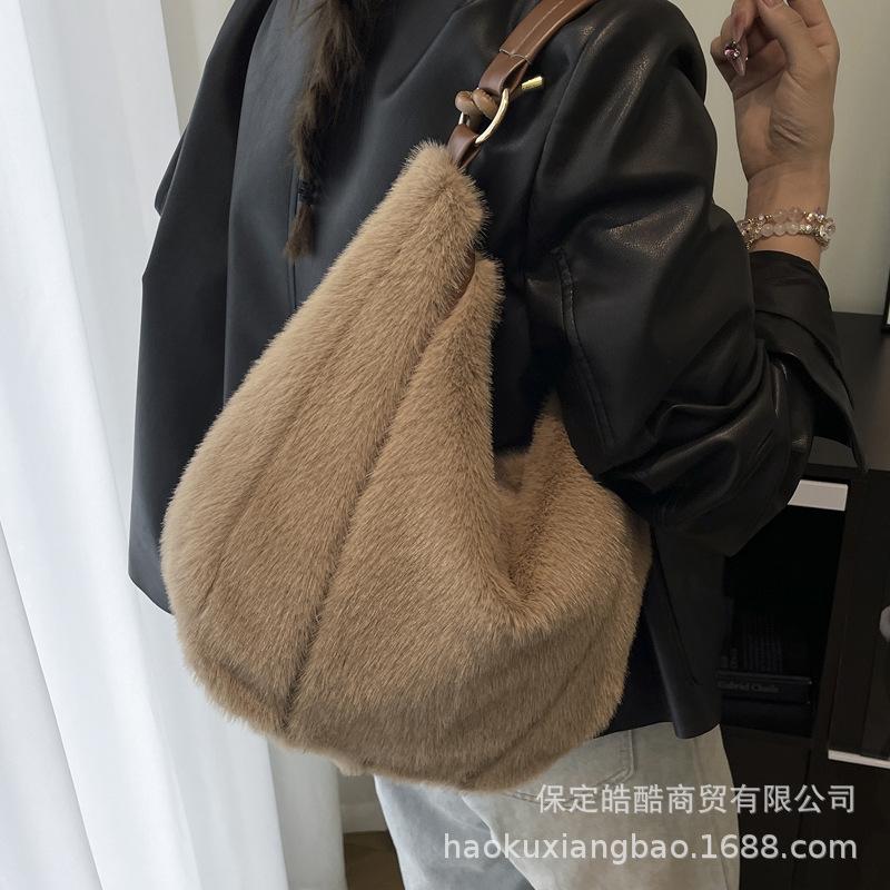New plush bucket tote bag women's 2025 fashion foreign high-end shoulder bag niche trend casual women's bag
