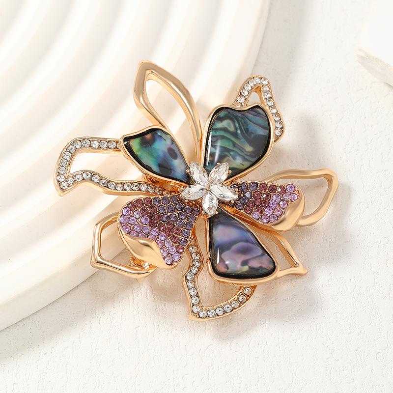 Elegant Rhinestone Bow Brooch with Imitation Abalone Shell for Coats and Sweaters - European and American Fashion Style.